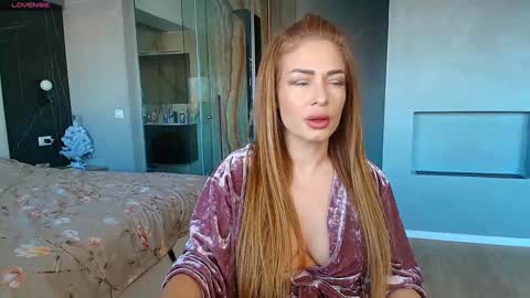 Snapshot of debralee chatting on January 14, 2026, 9:04 am Monique online show from January 14, 2026, 9:04 am