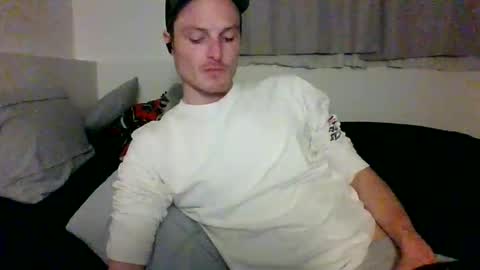 Dee4dayz online show from May 13, 2026, 2:42 am