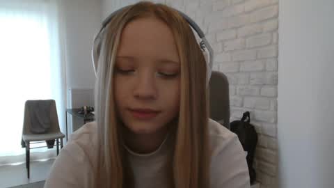 Snapshot of deeannnye chatting on May 18, 2026, 4:02 pm Amanda online show from May 18, 2026, 4:02 pm