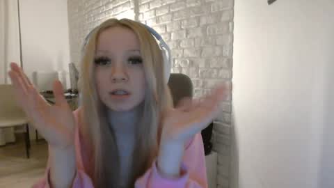 Snapshot of deeannnye chatting on May 24, 2026, 9:20 pm Amanda online show from May 24, 2026, 9:20 pm