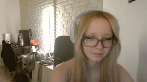 Snapshot of deeannnye chatting on May 27, 2026, 7:55 pm Amanda online show from May 27, 2026, 7:55 pm
