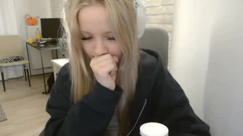 Snapshot of deeannnye chatting on June 1, 2026, 7:37 pm Amanda online show from June 1, 2026, 7:37 pm
