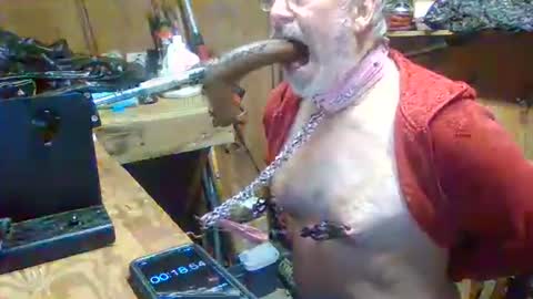 Snapshot of deepthroat227 chatting on November 28, 2025, 3:14 pm Deepthroat My Big Dildos online show from November 28, 2025, 3:14 pm