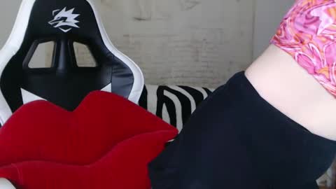 Snapshot of deessedivine chatting on December 29, 2024, 2:00 pm KamiDevi online show from December 29, 2024, 2:00 pm