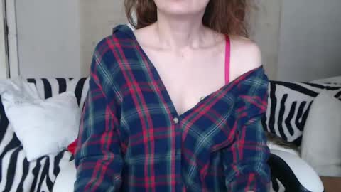 Snapshot of deessedivine chatting on January 15, 2025, 2:13 pm KamiDevi online show from January 15, 2025, 2:13 pm