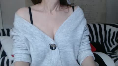 Snapshot of deessedivine chatting on January 17, 2025, 12:10 pm KamiDevi online show from January 17, 2025, 12:10 pm