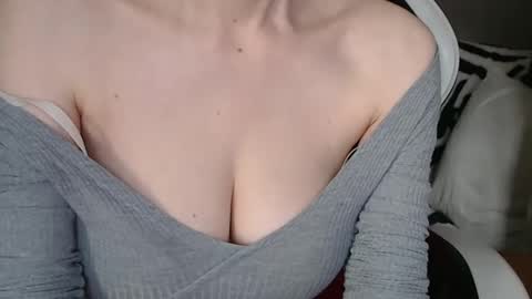 Snapshot of deessedivine chatting on January 27, 2025, 2:46 pm KamiDevi online show from January 27, 2025, 2:46 pm