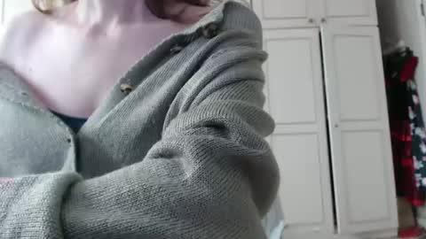 Snapshot of deessedivine chatting on February 26, 2025, 2:36 pm KamiDevi online show from February 26, 2025, 2:36 pm