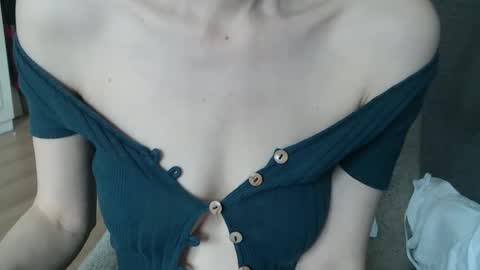 Snapshot of deessedivine chatting on September 10, 2025, 12:49 pm KamiDevi online show from September 10, 2025, 12:49 pm