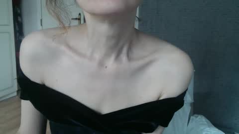 Snapshot of deessedivine chatting on September 13, 2025, 12:49 pm KamiDevi online show from September 13, 2025, 12:49 pm