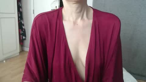 Snapshot of deessedivine chatting on September 16, 2025, 12:17 pm KamiDevi online show from September 16, 2025, 12:17 pm