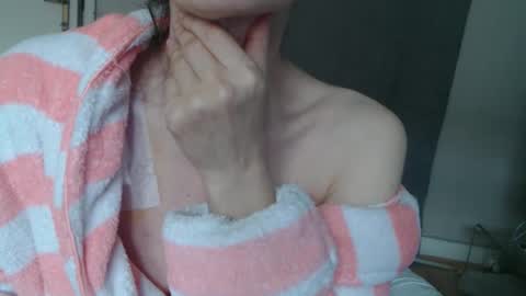 Snapshot of deessedivine chatting on October 24, 2025, 12:45 pm KamiDevi online show from October 24, 2025, 12:45 pm