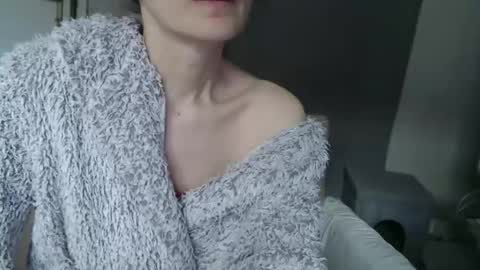 Snapshot of deessedivine chatting on October 27, 2025, 2:43 pm KamiDevi online show from October 27, 2025, 2:43 pm