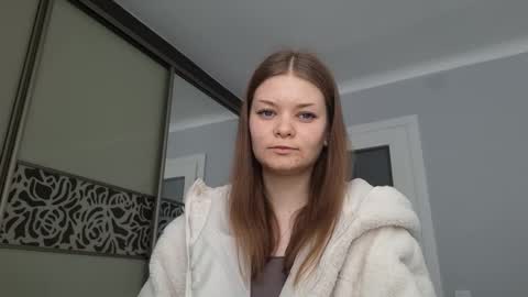 Camila online show from February 26, 2026, 11:42 am