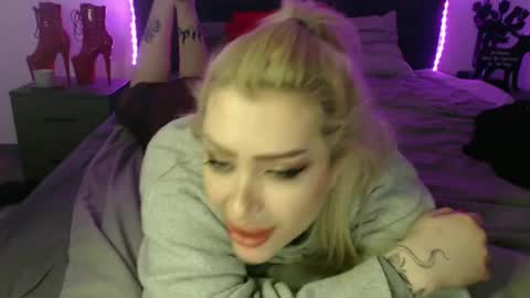 Snapshot of deewhitee chatting on December 21, 2024, 5:18 pm Jenna online show from December 21, 2024, 5:18 pm