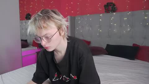 Snapshot of deficitt chatting on December 25, 2024, 9:00 pm deficitt online show from December 25, 2024, 9:00 pm