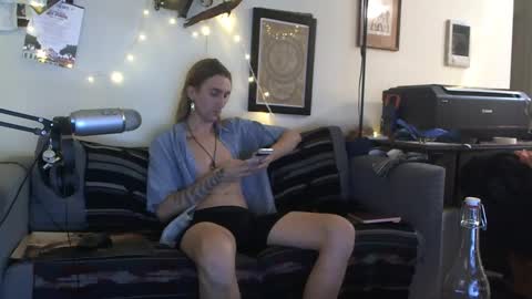 Snapshot of definatelyvegan chatting on October 6, 2025, 1:36 am definatelyvegan online show from October 6, 2025, 1:36 am