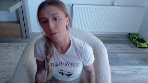 Snapshot of deidi_sweet chatting on November 21, 2025, 1:43 pm Di online show from November 21, 2025, 1:43 pm