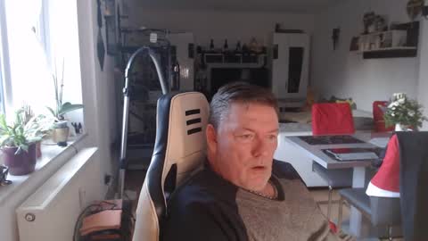 Snapshot of deinprinz2312 chatting on December 25, 2024, 7:46 am deinprinz2312 online show from December 25, 2024, 7:46 am