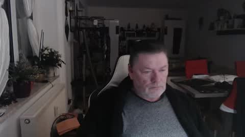 Snapshot of deinprinz2312 chatting on December 31, 2024, 5:11 am deinprinz2312 online show from December 31, 2024, 5:11 am