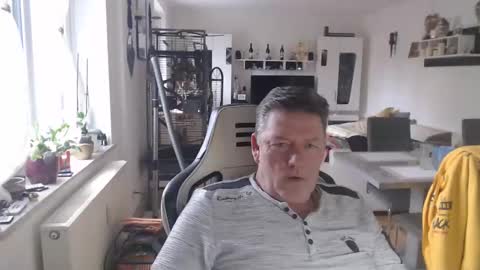 Snapshot of deinprinz2312 chatting on February 13, 2025, 12:32 pm deinprinz2312 online show from February 13, 2025, 12:32 pm