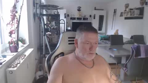 Snapshot of deinprinz2312 chatting on October 28, 2025, 9:57 am deinprinz2312 online show from October 28, 2025, 9:57 am