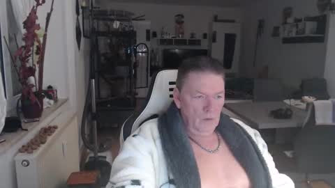 Snapshot of deinprinz2312 chatting on November 16, 2025, 5:02 am deinprinz2312 online show from November 16, 2025, 5:02 am