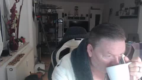 Snapshot of deinprinz2312 chatting on November 18, 2025, 5:34 am deinprinz2312 online show from November 18, 2025, 5:34 am