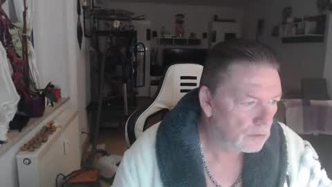 Snapshot of deinprinz2312 chatting on November 24, 2025, 5:29 am deinprinz2312 online show from November 24, 2025, 5:29 am