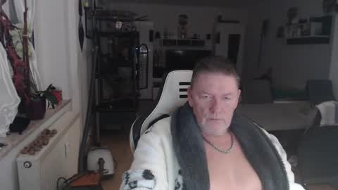 Snapshot of deinprinz2312 chatting on November 25, 2025, 6:35 am deinprinz2312 online show from November 25, 2025, 6:35 am