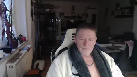 Snapshot of deinprinz2312 chatting on December 5, 2025, 7:06 am deinprinz2312 online show from December 5, 2025, 7:06 am