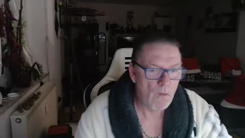 Snapshot of deinprinz2312 chatting on December 15, 2025, 4:28 am deinprinz2312 online show from December 15, 2025, 4:28 am