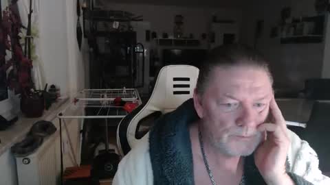 Snapshot of deinprinz2312 chatting on January 17, 2026, 5:01 am deinprinz2312 online show from January 17, 2026, 5:01 am