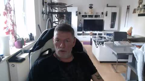 Snapshot of deinprinz2312 chatting on February 19, 2026, 11:06 am deinprinz2312 online show from February 19, 2026, 11:06 am