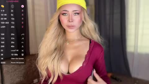 Snapshot of deliciousfaye chatting on April 22, 2026, 8:17 am Hello your loving faye 3 online show from April 22, 2026, 8:17 am