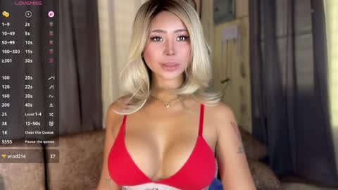Snapshot of deliciousfaye chatting on April 23, 2026, 7:41 am Hello your loving faye 3 online show from April 23, 2026, 7:41 am