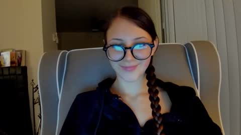 deliciousnoni online show from November 1, 2025, 6:26 am