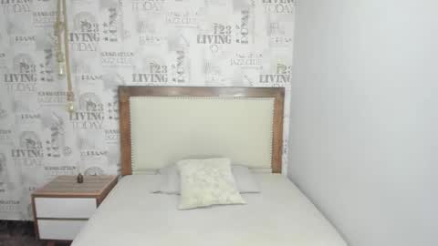 delilaquinn online show from November 21, 2025, 7:45 pm