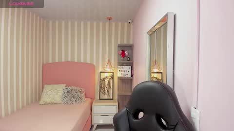 delilaquinn online show from December 1, 2025, 7:19 pm