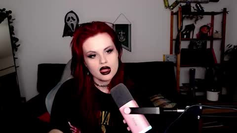 Snapshot of dellacrush_ chatting on November 10, 2025, 6:40 pm dellacrush_ online show from November 10, 2025, 6:40 pm
