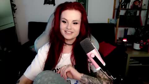 Snapshot of dellacrush_ chatting on November 12, 2025, 5:46 pm dellacrush_ online show from November 12, 2025, 5:46 pm