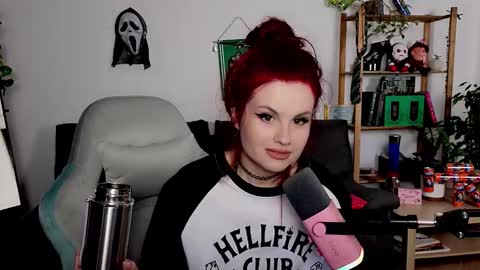 Snapshot of dellacrush_ chatting on November 17, 2025, 4:13 pm dellacrush_ online show from November 17, 2025, 4:13 pm