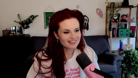 Snapshot of dellacrush_ chatting on December 16, 2025, 9:03 am dellacrush_ online show from December 16, 2025, 9:03 am