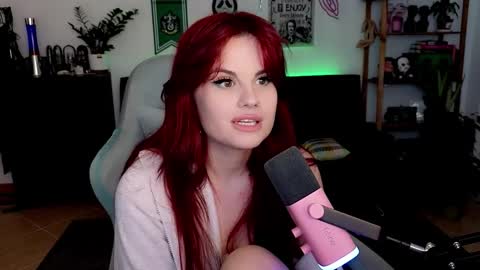 Snapshot of dellacrush_ chatting on February 2, 2026, 6:39 pm dellacrush_ online show from February 2, 2026, 6:39 pm