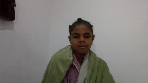 delphine online show from June 17, 2026, 3:42 am