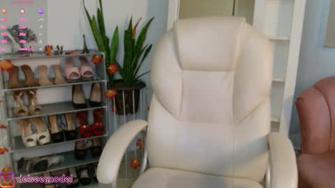 Snapshot of delsee_ chatting on December 4, 2025, 1:53 pm Delsee online show from December 4, 2025, 1:53 pm