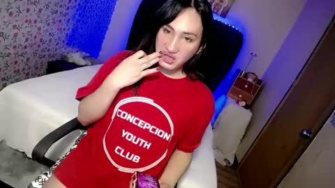 Snapshot of deluxetgirl69 chatting on December 4, 2024, 10:13 am Chesca online show from December 4, 2024, 10:13 am