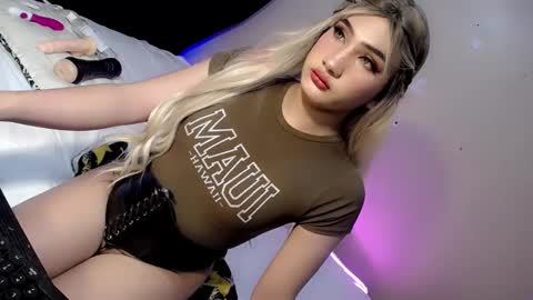 Snapshot of deluxetgirl69 chatting on December 7, 2024, 10:17 pm Chesca online show from December 7, 2024, 10:17 pm