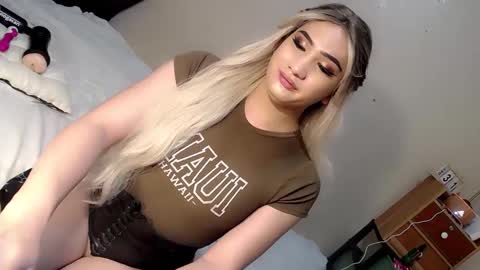 Snapshot of deluxetgirl69 chatting on January 2, 2025, 2:35 pm Chesca online show from January 2, 2025, 2:35 pm