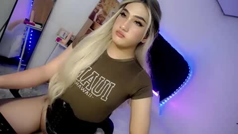 Snapshot of deluxetgirl69 chatting on January 8, 2025, 5:16 am Chesca online show from January 8, 2025, 5:16 am